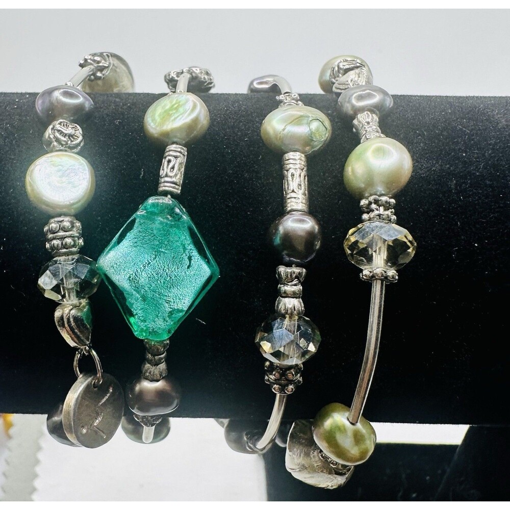 Boho Memory Wire Wrap Bracelet Green Art Glass Beaded Silver Tone Artisan Style